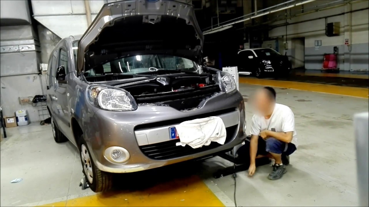 Tuto démontage pare-choc Av Renault Kangoo 2/disassembly front bumper Renault Kangoo 2