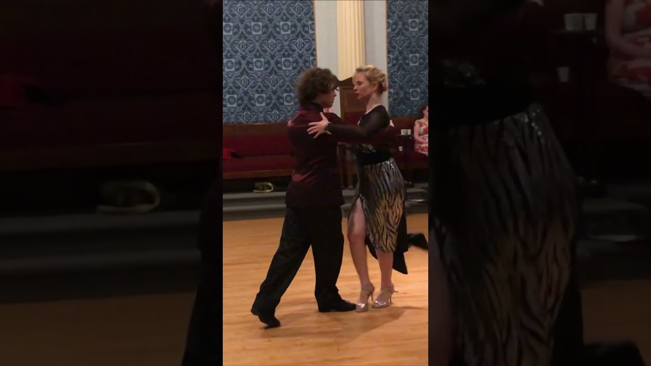 Universitango.com - Pablo & Ludmila - Tango Colgada, Sacadas and Boleos
