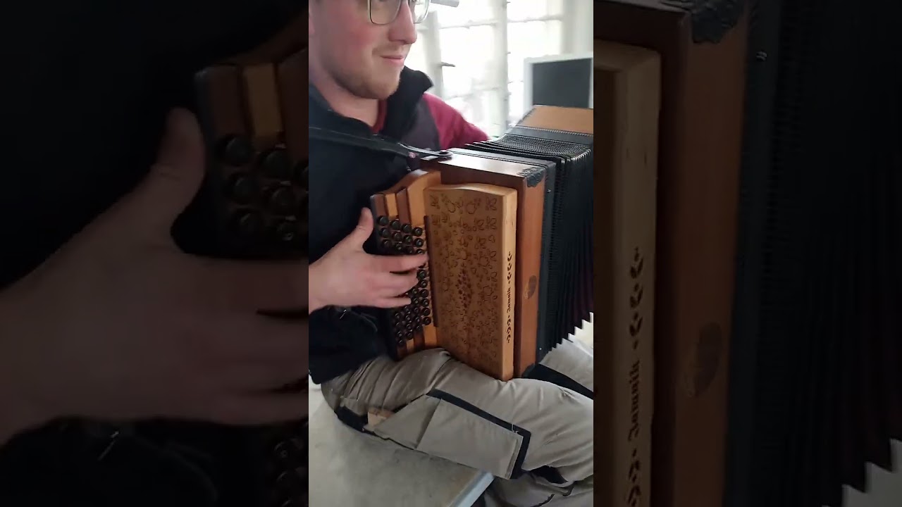 Der Fabian, Dreieckmusi spielt auf 🎵👌