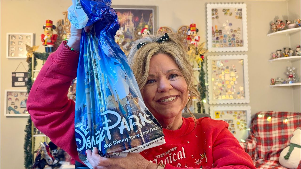 Покупка значков с вечеринок в парках Disney, а также эксклюзивные значки из парков Disney.