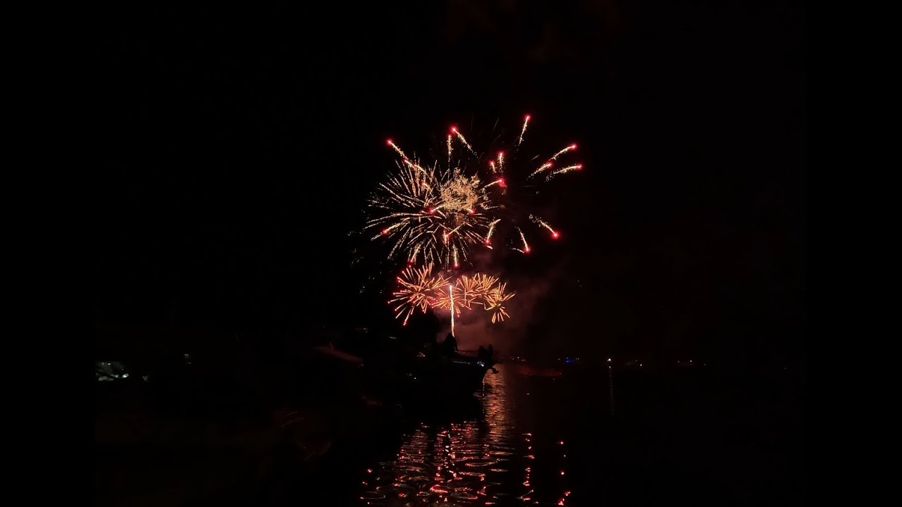 Feuerwerk zum 67. Seefest Röbel (Müritz) 2024