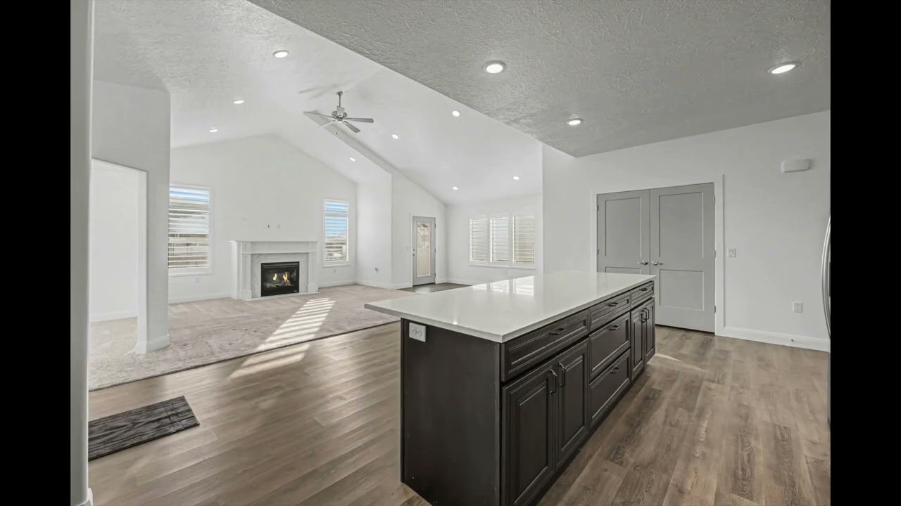 931 Brooke Ave Unit A, Tooele, UT Unbranded