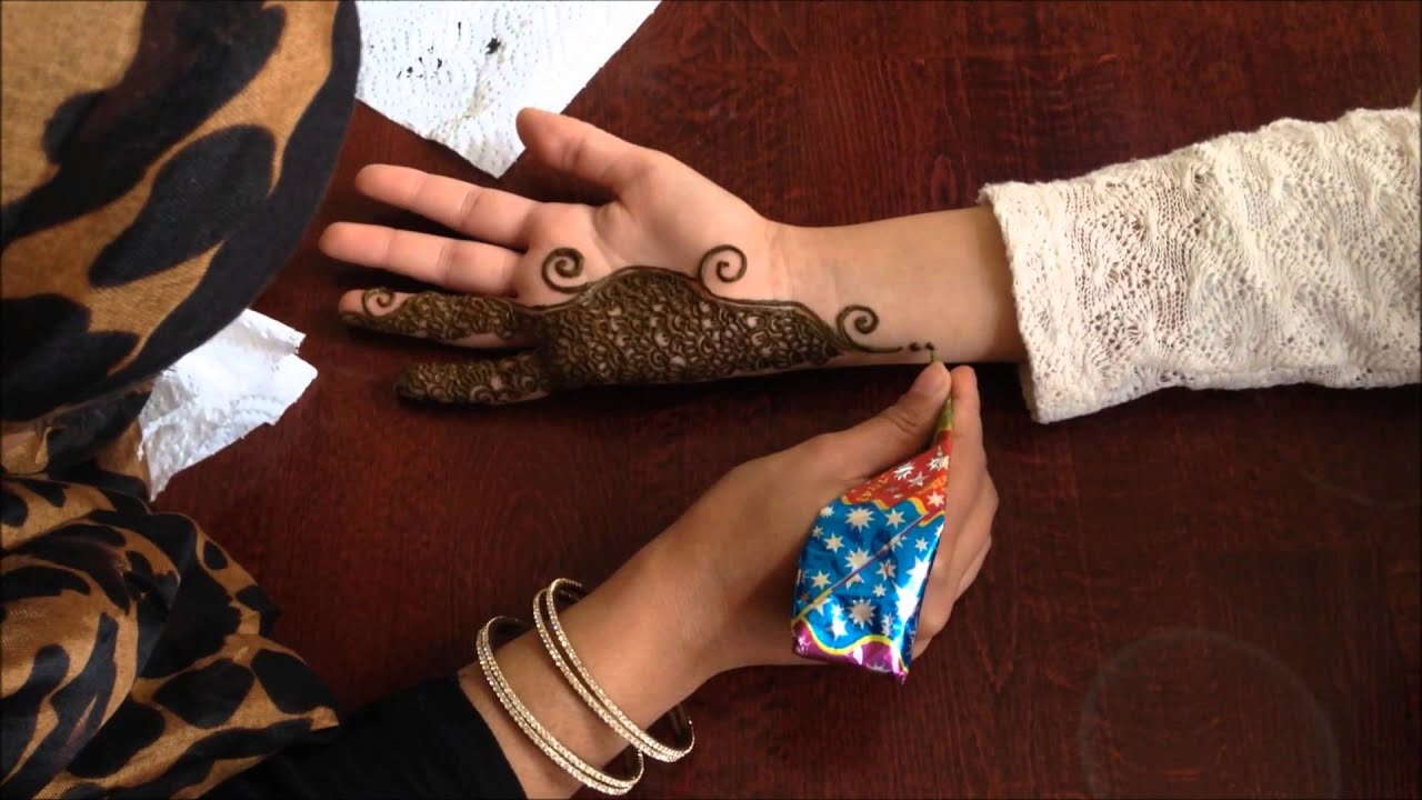 Farah Does My Henna!