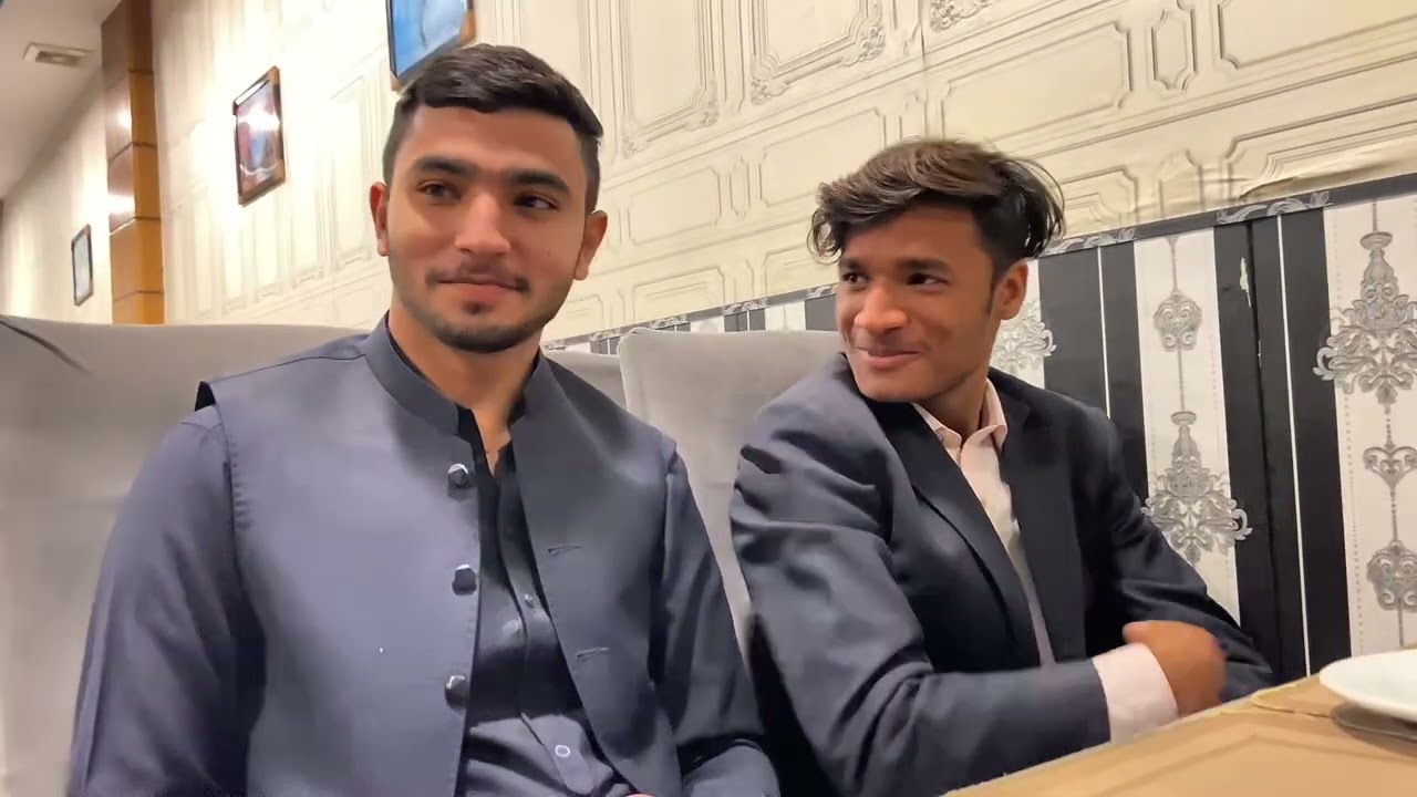 Sab dost outing pr gayy khanna khaya mazza a gya 