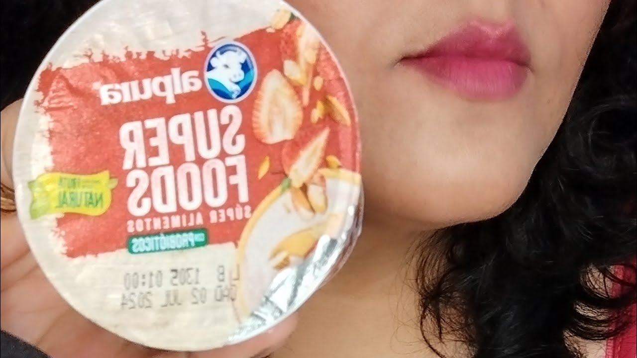 ASMR Comiendo yogurth de fresa 🍓 mientras hablamos