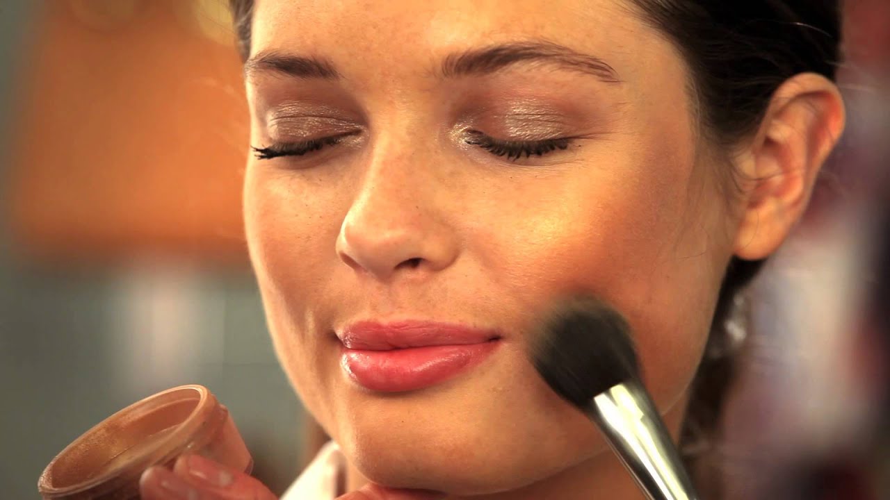 Get the GUESS Girl Look: Daytime Glamour