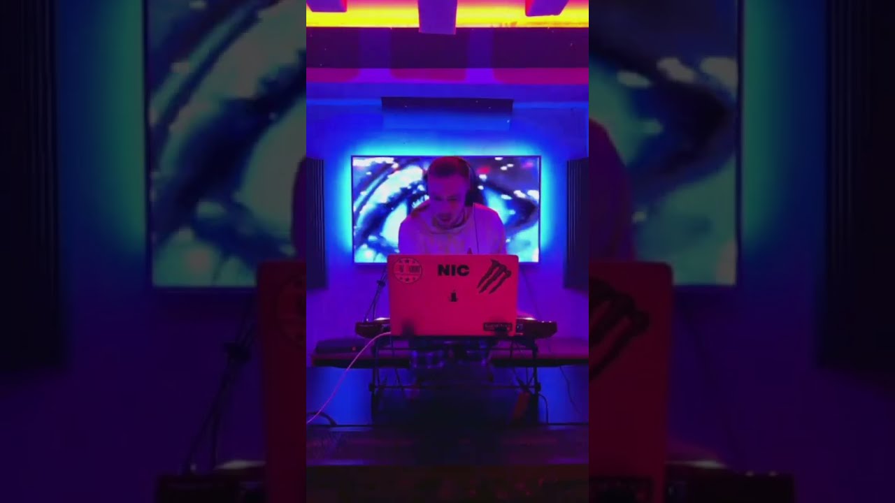 BUNKIER STUDIO OPEN LIVE