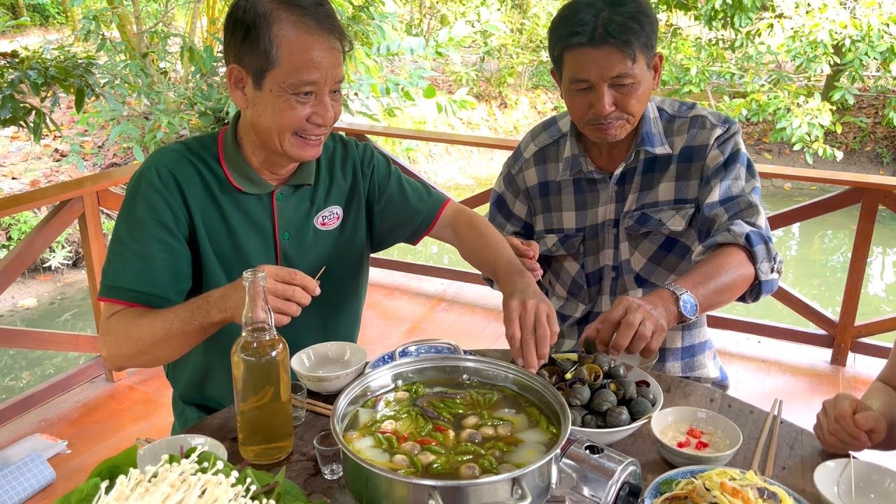 Lẩu G&agrave; Ớt Hiểm 