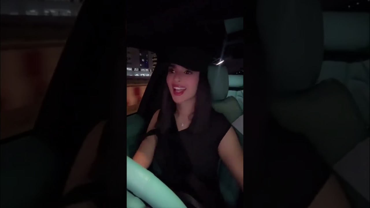 ميس دعاء فقره ألاغاني في السيارة 😍