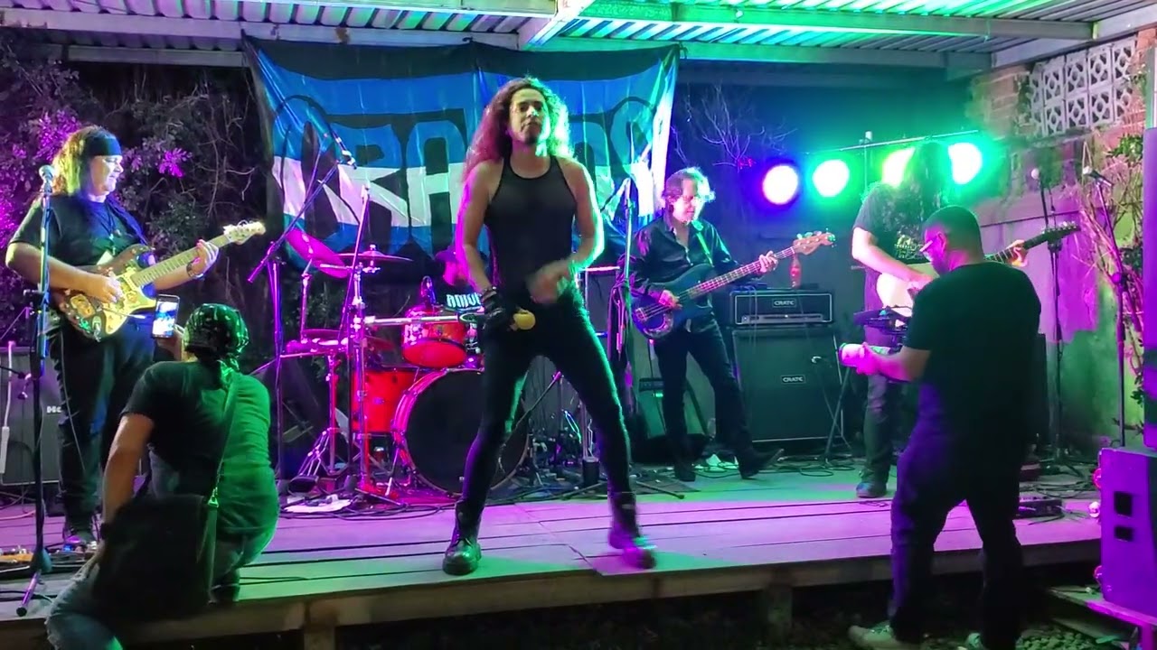 Roleando (repetición) - Camino al Khaos, en vivo. 