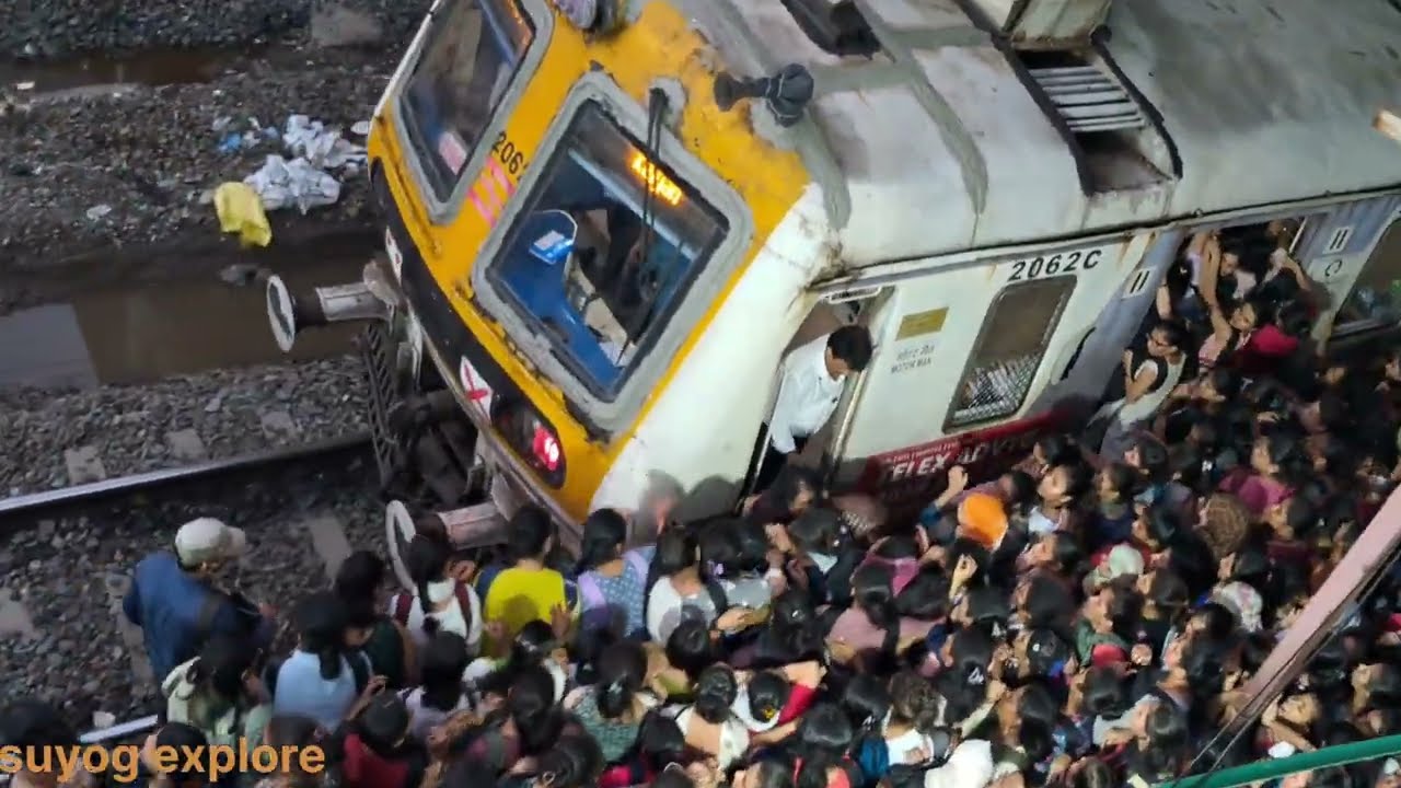 Mumbai local train rush at thane railway station | local train rush during peak hour |