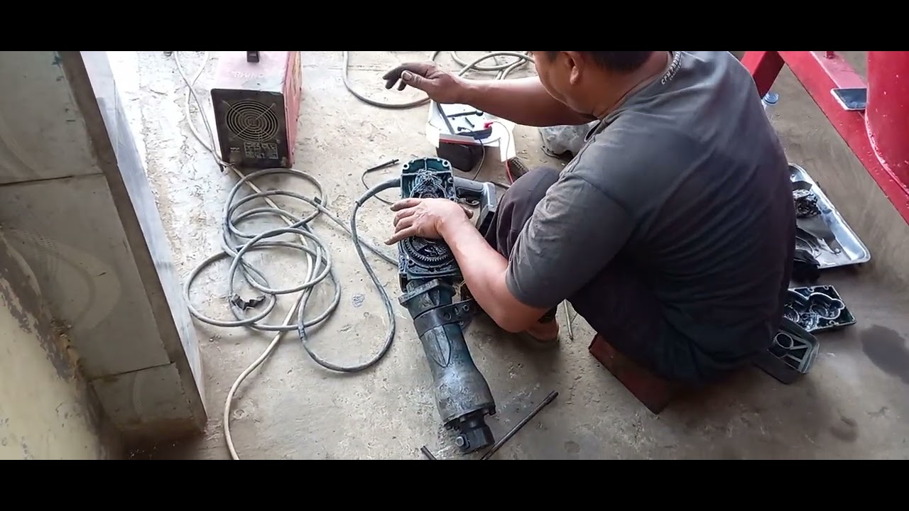 Service jack hammer makita hm 1306  085710575024