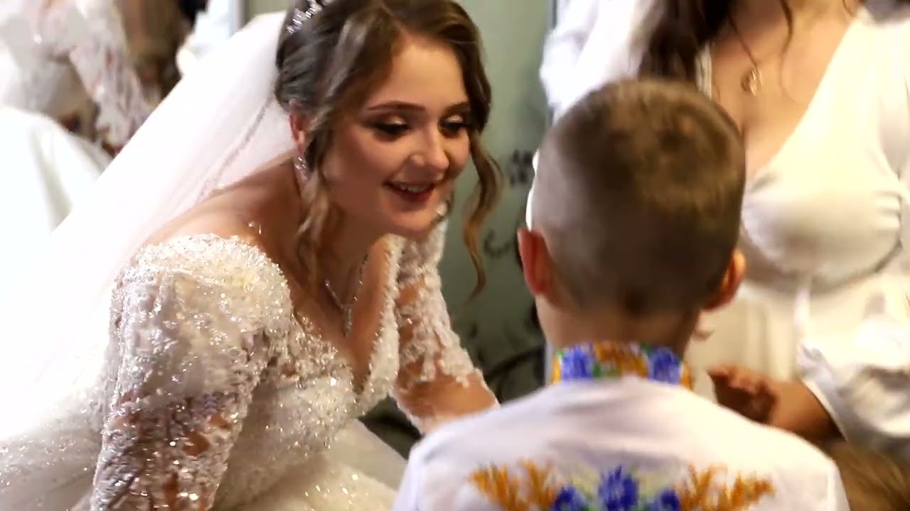 Надобридень у нареченої! Заспівали коломийку!  Зустрічають дружку! Одарування рідних!