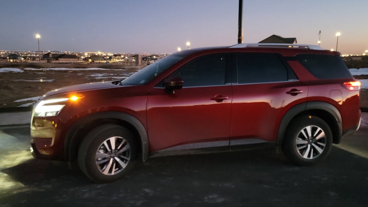 New Nissan Pathfinder....SL...night drive with walkaround and lights....2022 and up