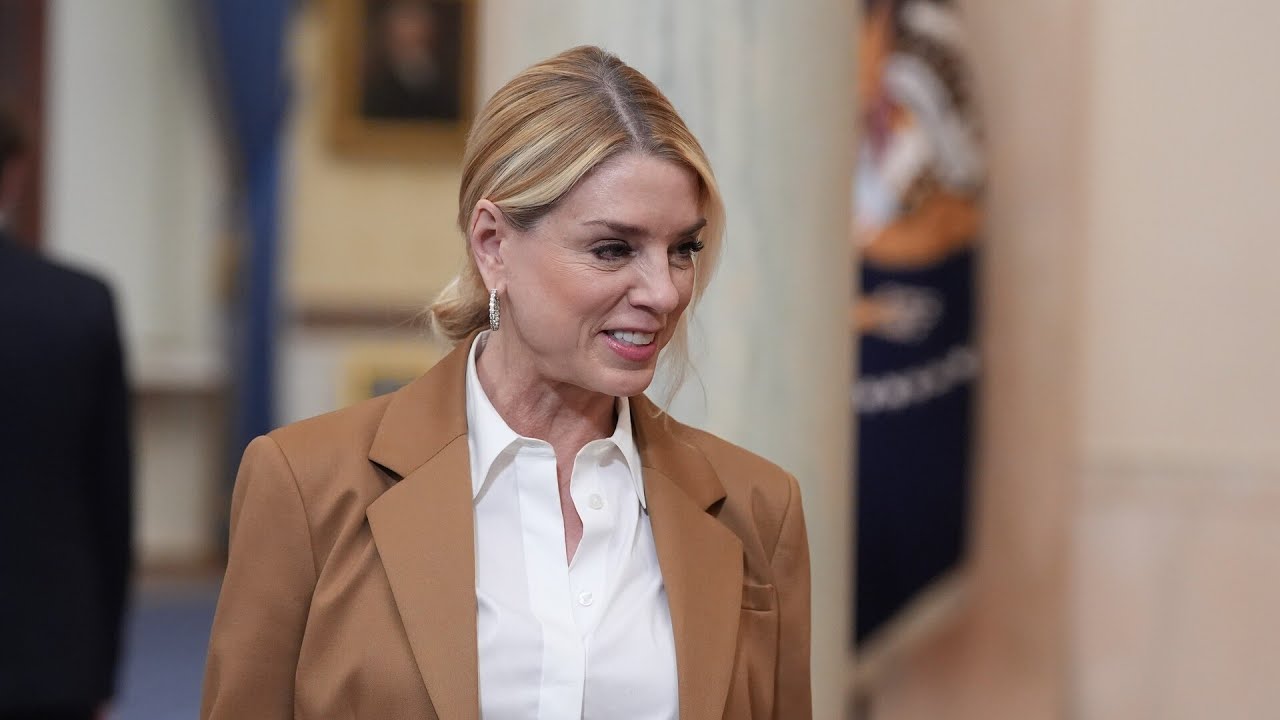 &bdquo;On wynosi śmieci&rdquo;: Donald Trump zwalnia Pam Bondi ze stanowiska prokuratora generalnego