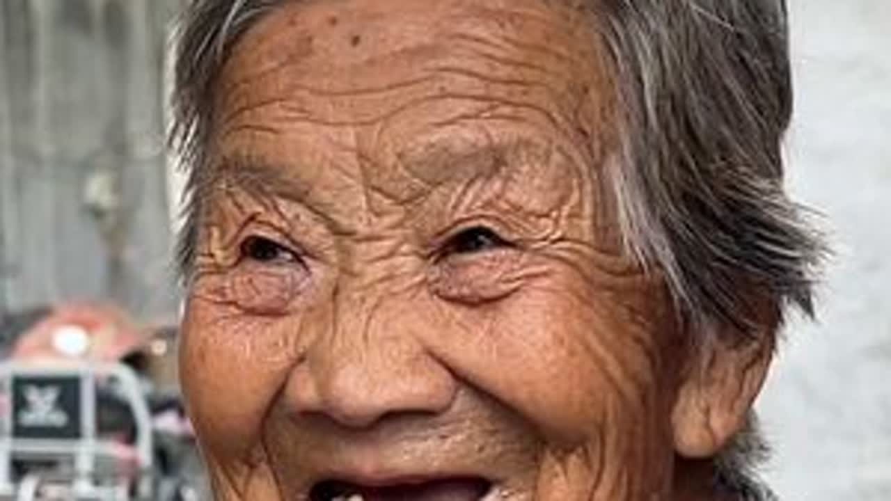 奶奶七岁就送信，上过战场、立过功，我能为这样的奶奶理发，是我的荣幸#下乡理发 #记录真实生活 #传递善良传递爱 #农村生活
