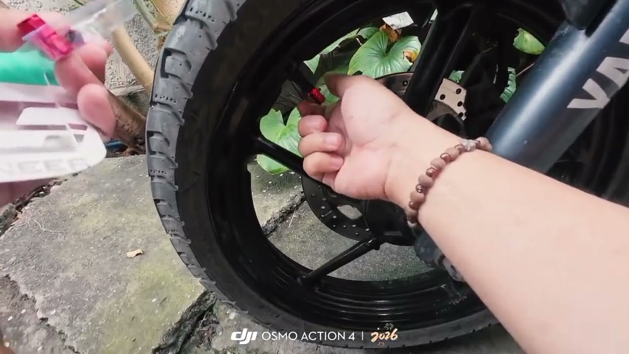 YAMAHA FZi V2 - RESTORE FADED LOOK TO GLOSSY - DIY - RUBBING COMPOUND - TURTLE POLISHING COMPOUND