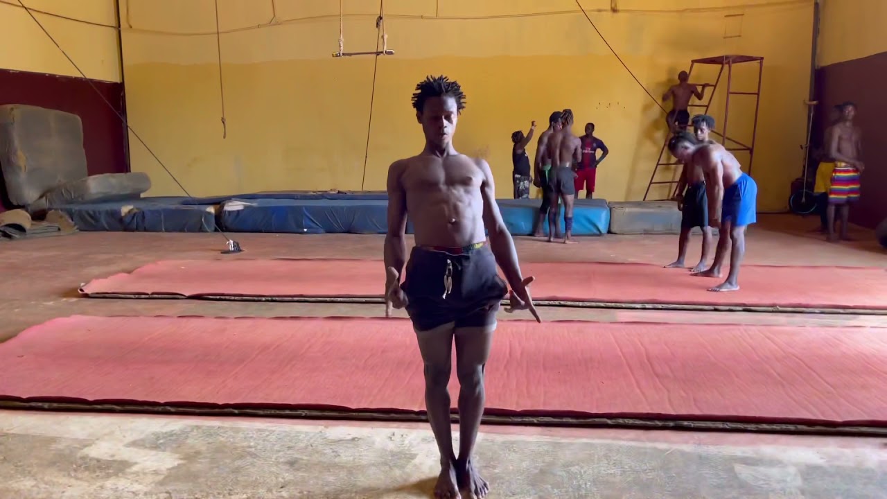 One of the best Contortionist  In  Guinea  West Africa Most  watch this.  🤸🏾‍♂️
