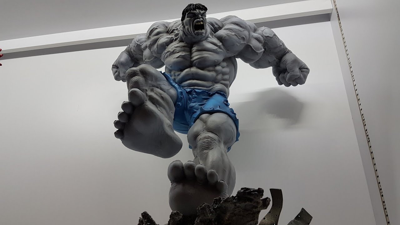 Sideshow incredible Grey Hulk comiquette.