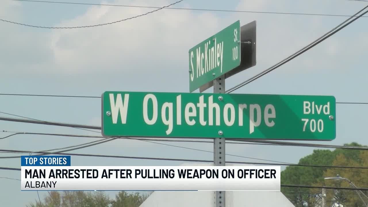 Man faces charges after pulling air gun on an officer, APD says