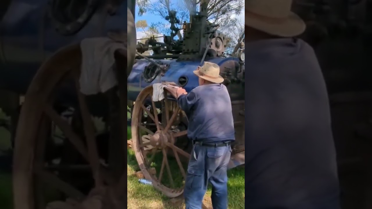 portable steam engine on the saw bench #steam #tractor #tractionengine