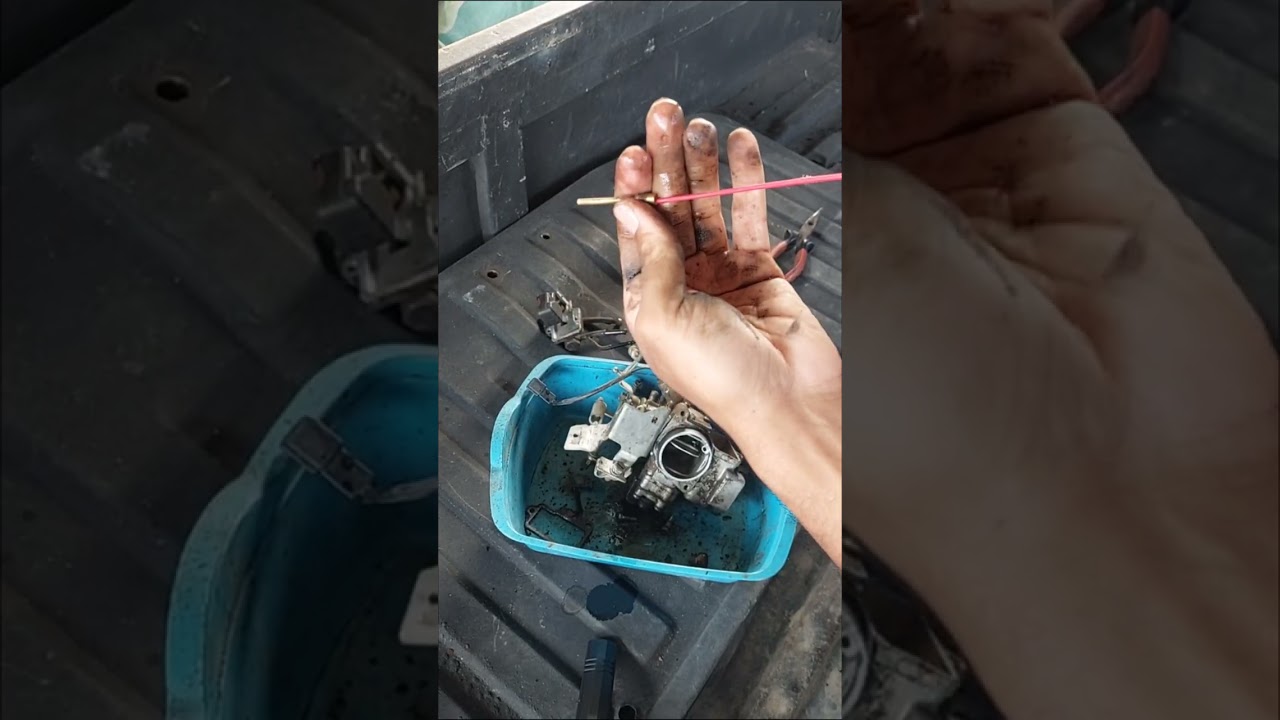 Mudah Bersihkan Karburator Mobil 