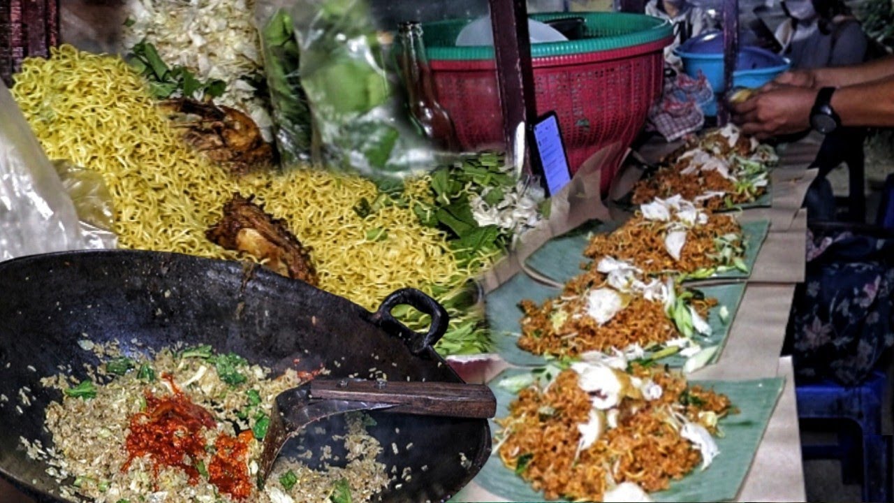 KETEMU NASI GORENG YANG BUNGKUSNYA DI KASIH ALAS DAUN PISANG-NASI GORENG JOWO PODOMORO