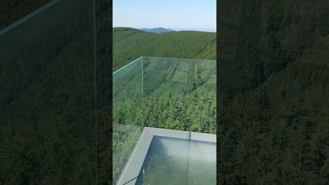 The Vala&scaron;ka trail - Skywalk, Pustevny, Czech Republic ⛰️🌞