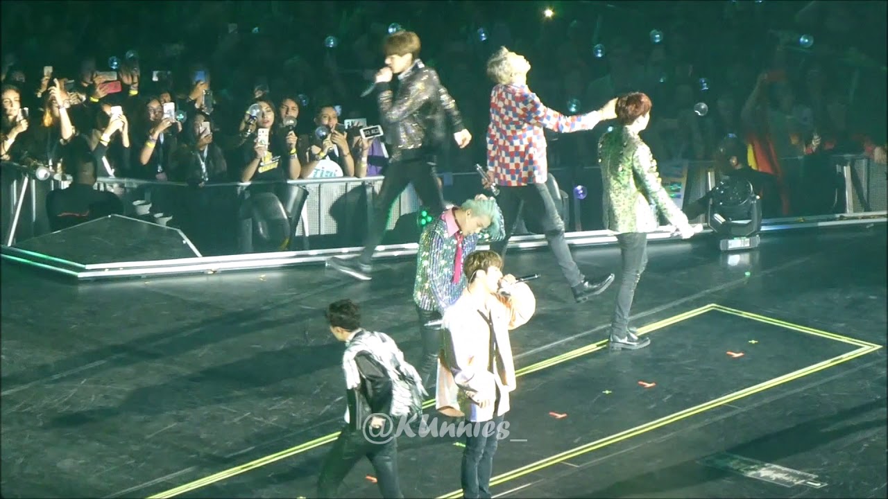 BTS (방탄소년단) - Medley - Love Yourself World Tour 20181020 Paris