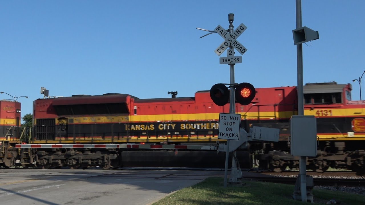 CPKC - KCS 4131 Grain Train West - Ulrich St. Railroad Crossing Sugar Land, Tx