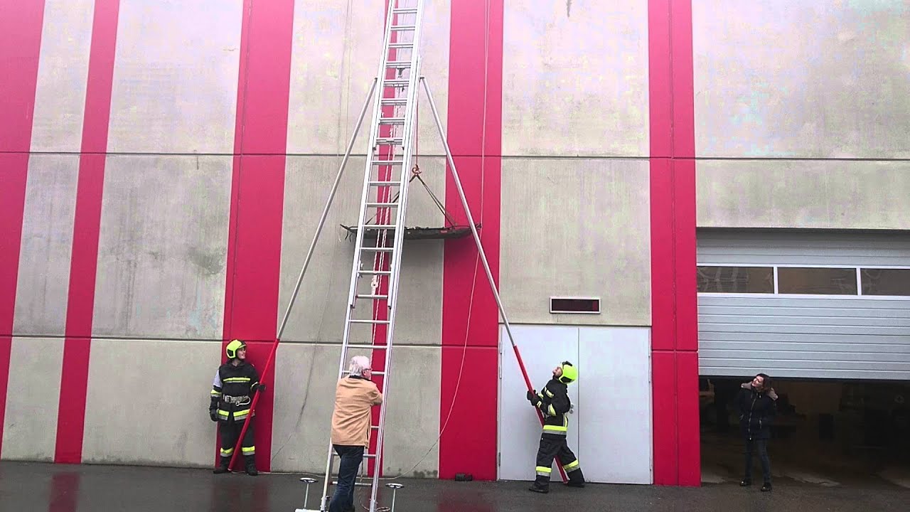 Dreiteilige Schiebleiter - Menschenrettung