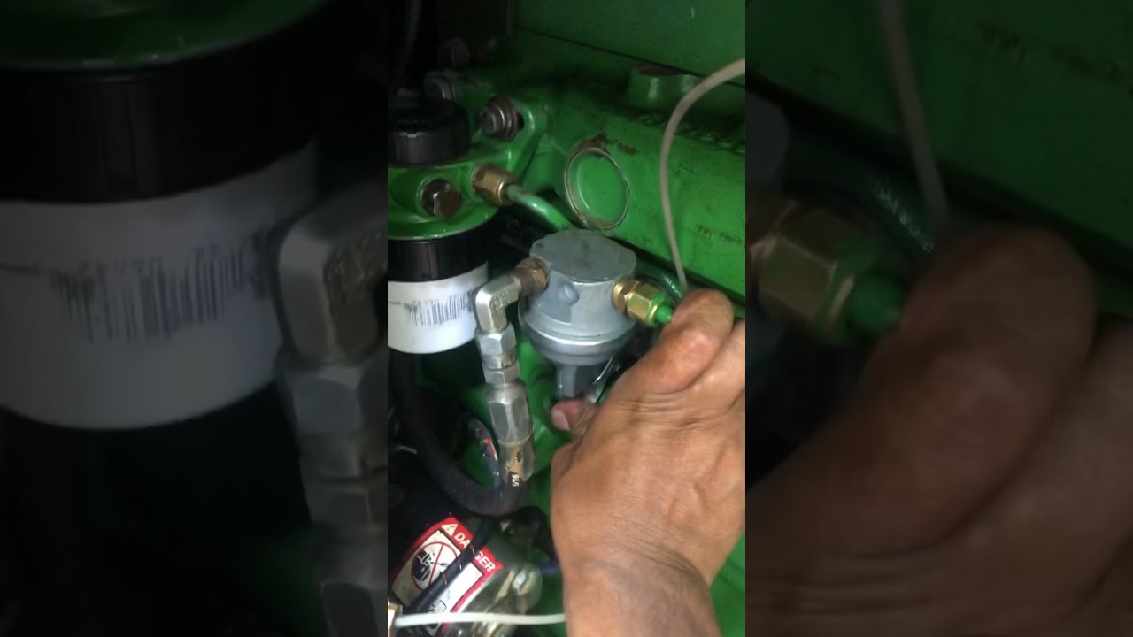 Fuel lift pump John Deere