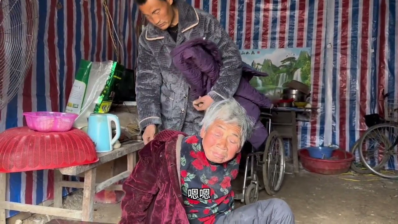 峰又瞎溜，要不是我和励志俺俩去峰妈又吃不到饭，峰出去挣钱去了。#我的乡村生活 #原创视频