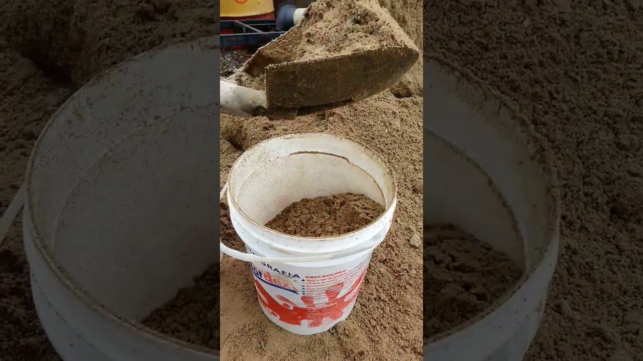 3 de areia, 1 de cimento e 1 de água. 