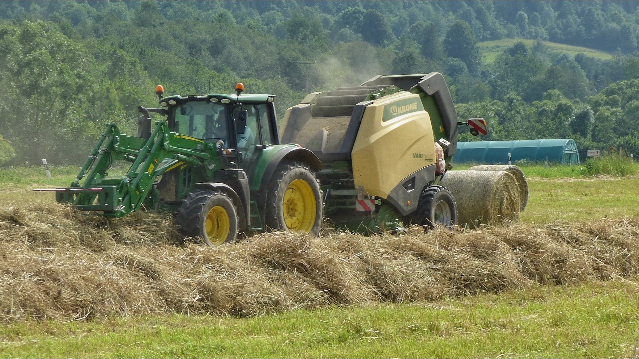 Lisovanie sena 2024 s John Deere 6120 M + Krone VariPack V 190 XC Plus