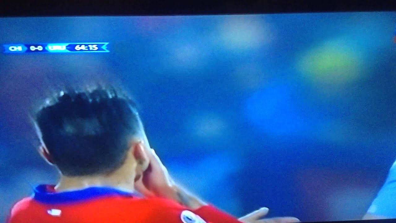 Edison Cavani funny and strange red card on Copa America 2015 Uruguay - Chile