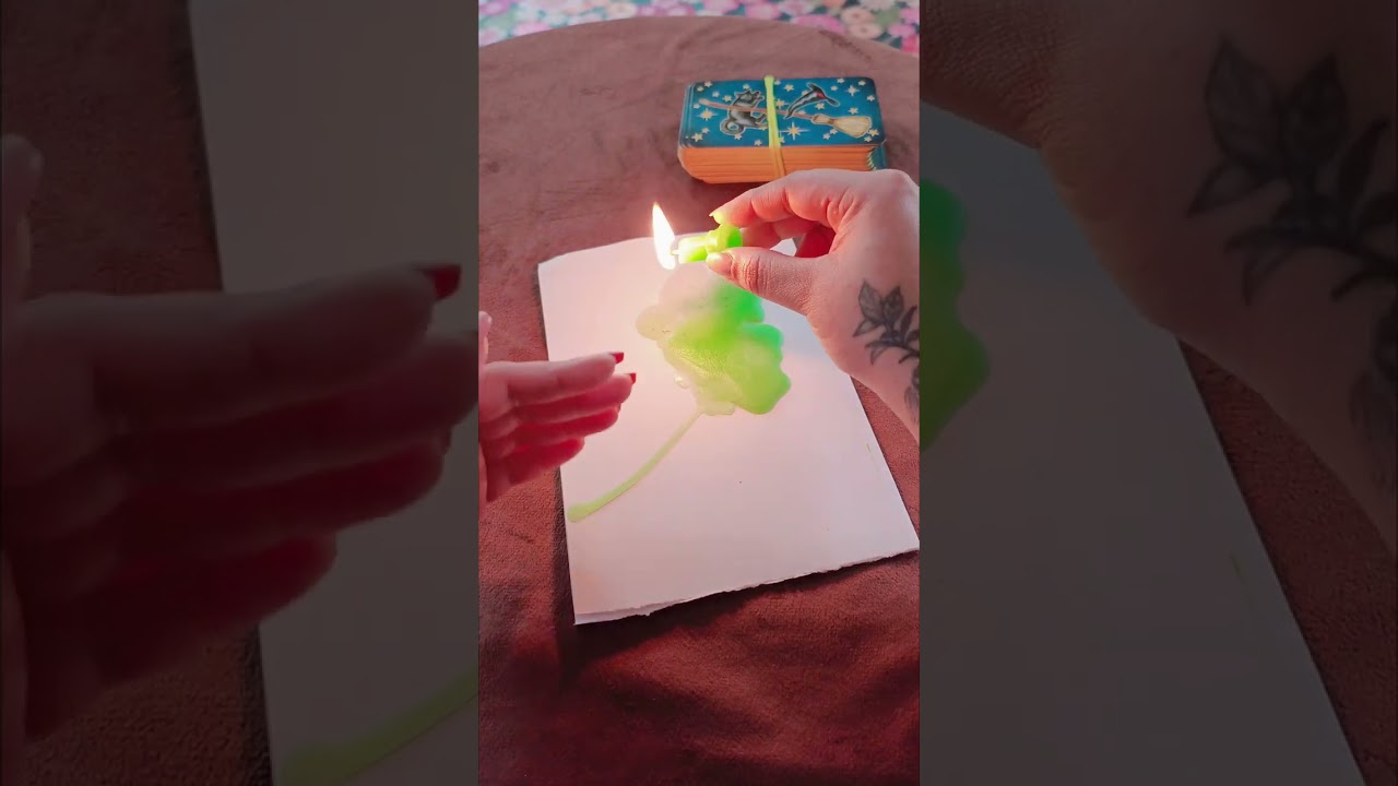 Это гадание на восковой свече поможет найти тех, кому необходимо услышать это послание от духов.