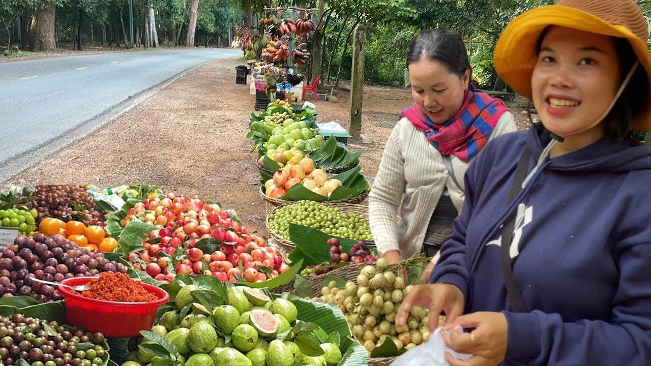 Phsar Thom Thmey In Siem Reap Cambodia & Local Market