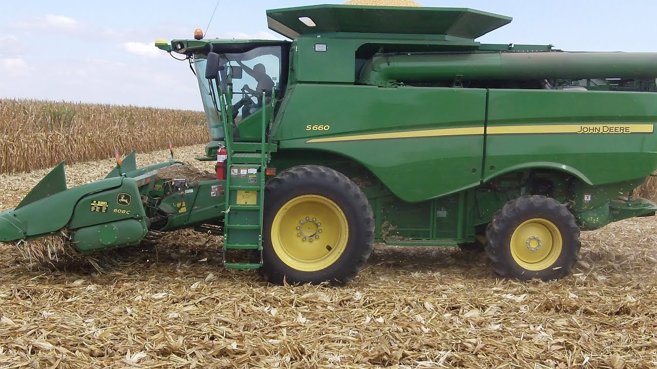 Maintaining our S660 John Deere Combine