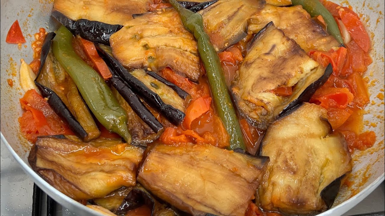 Senza carne, stufato di melanzane modi la cena Italian food official 2023