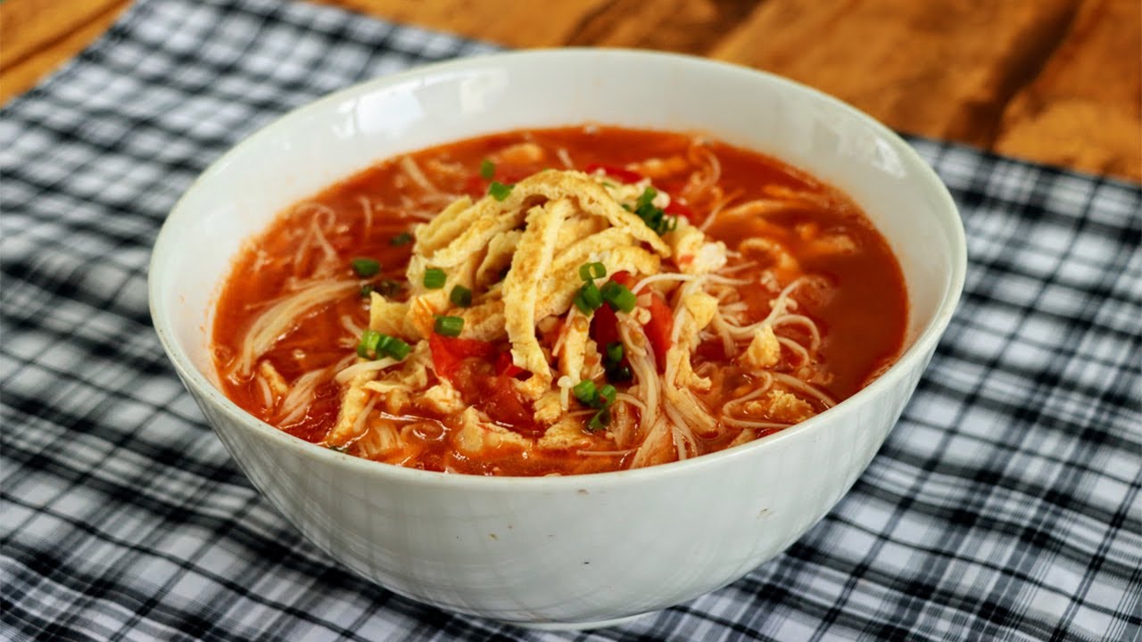 Enoki mushrooms Soup - Easy Asian Recipes