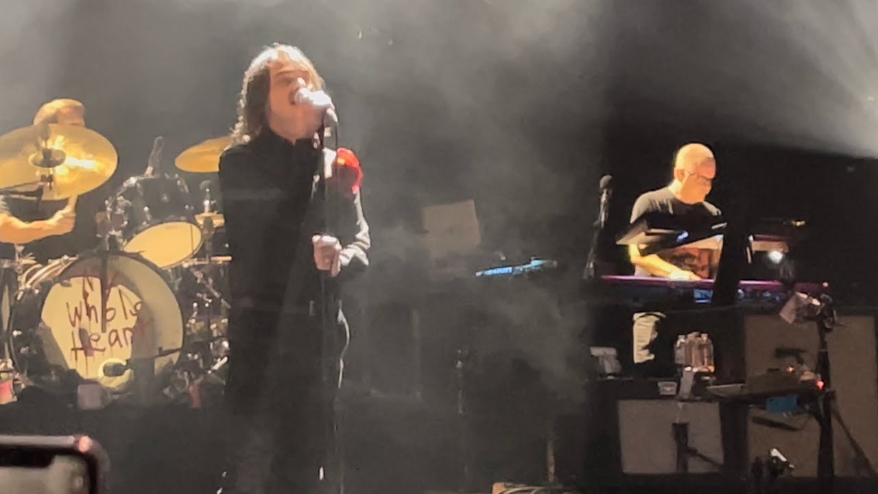 Foundations of decay – My Chemical Romance live in Las Vegas 10/07/2022 (4K & Frank focused)