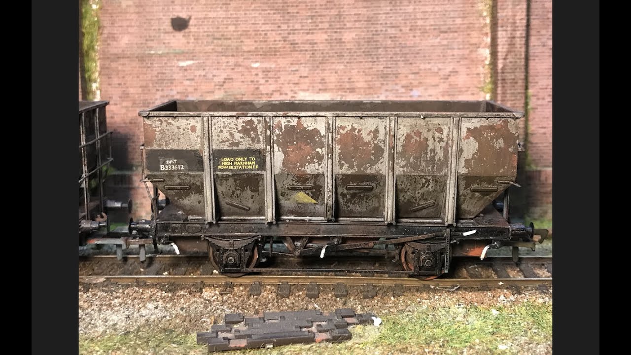 Weathering Accurascale HUO's #1 Hairspray chipping technique