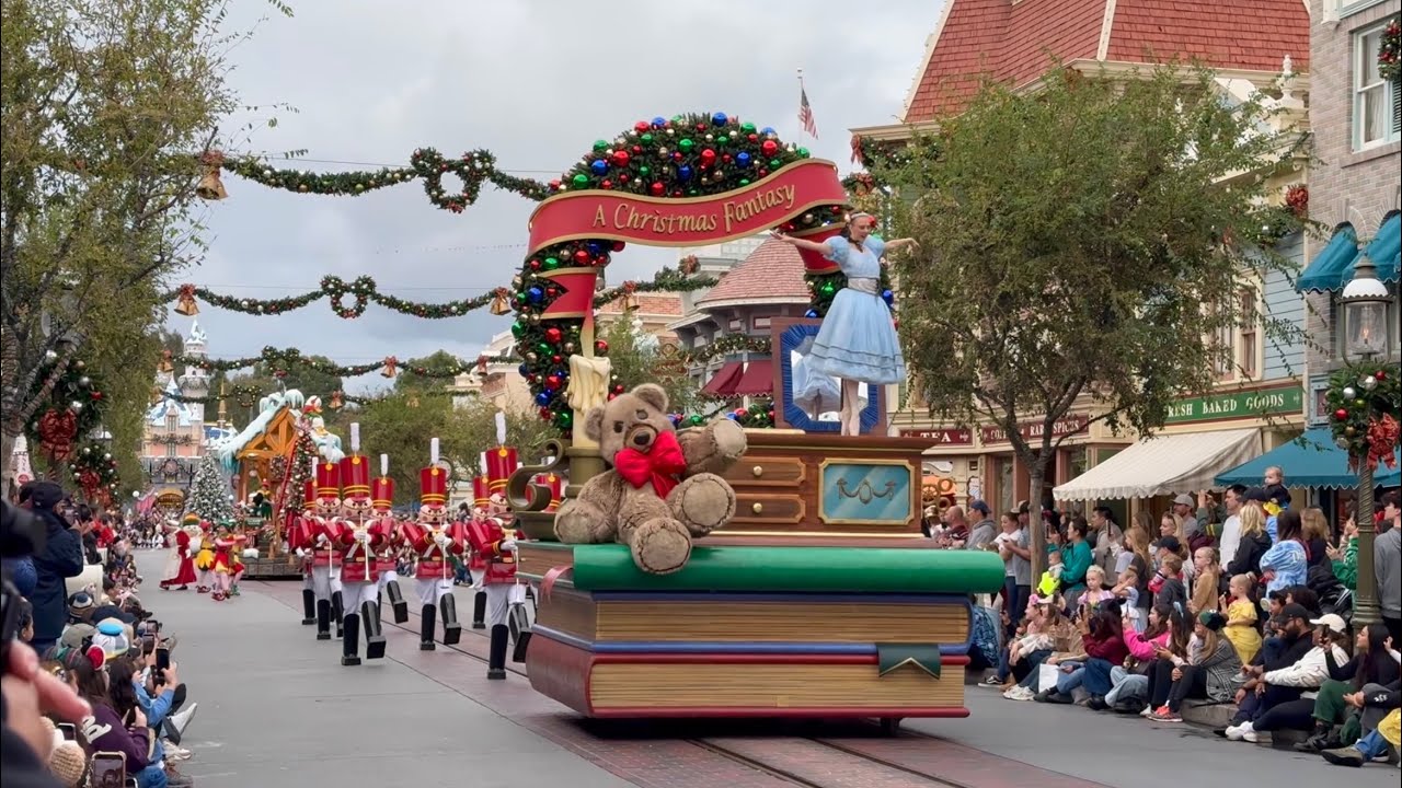 [4K] Disneyland A Christmas Fantasy Parade 2025 | 60FPS POV