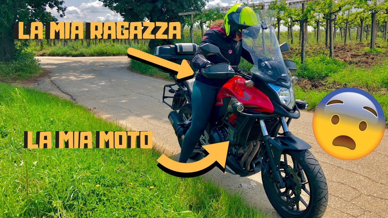 LA MIA RAGAZZA GUIDA PER LA PRIMA VOLTA UNA MOTO (LA MIA)!!