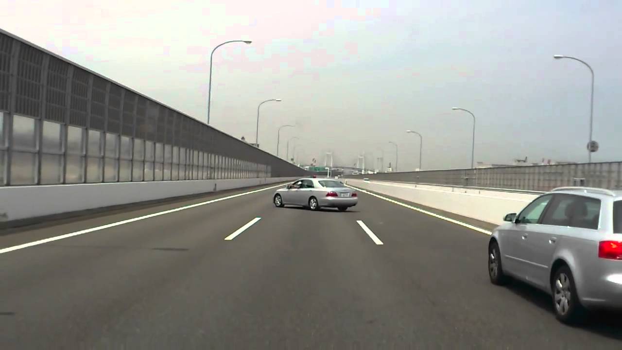 覆面パトカーとプロボックスの一般車を巻き込んだ戦い