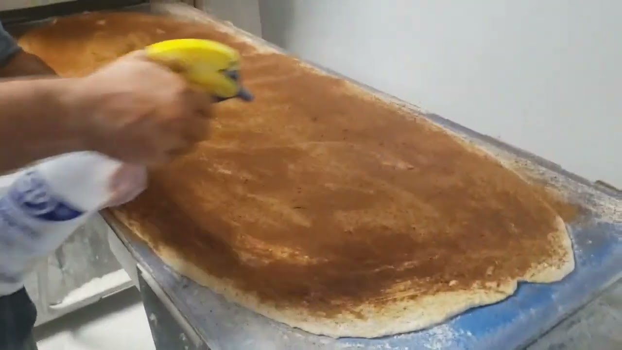 Rondostar 5000, making cinnamon rolls.