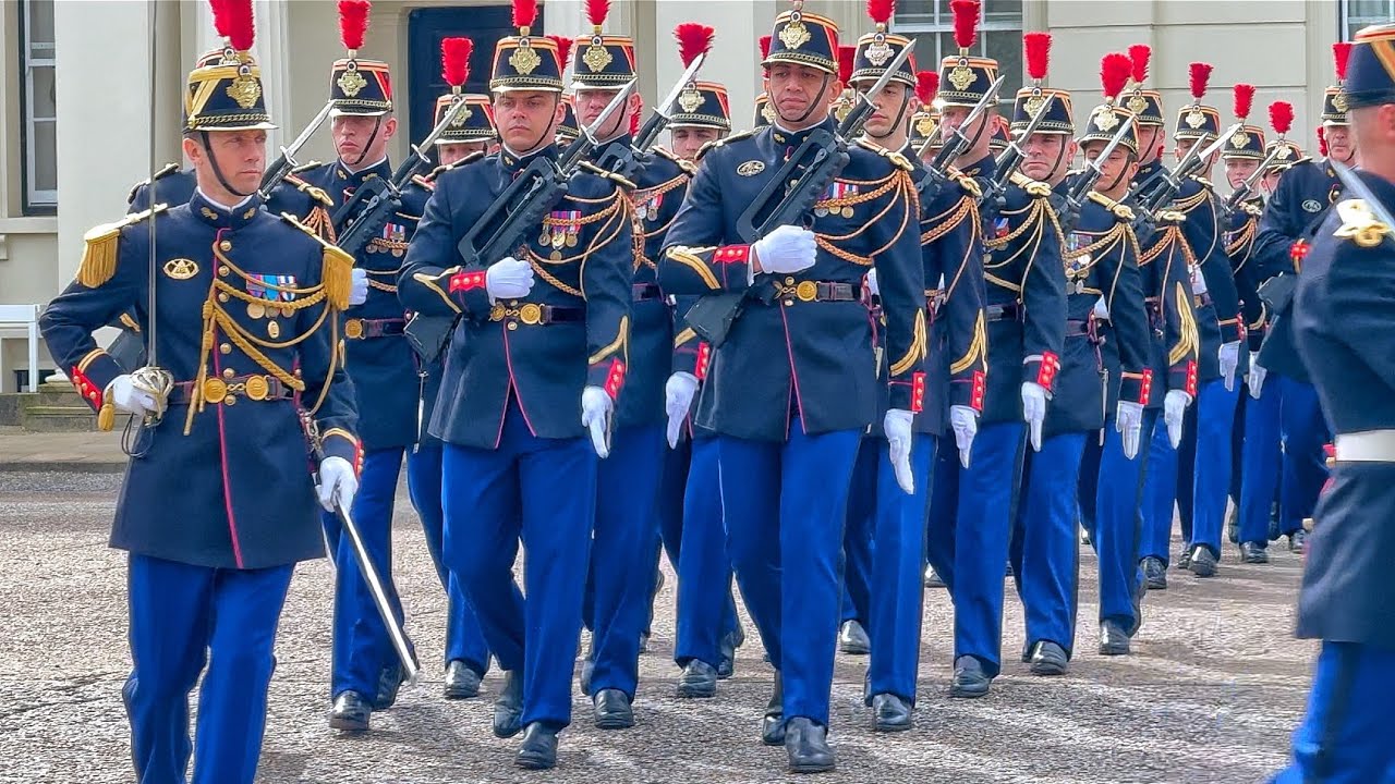 Everyone Speechless: Rare French Changing of the Guard STUNS London 🇫🇷🇬🇧