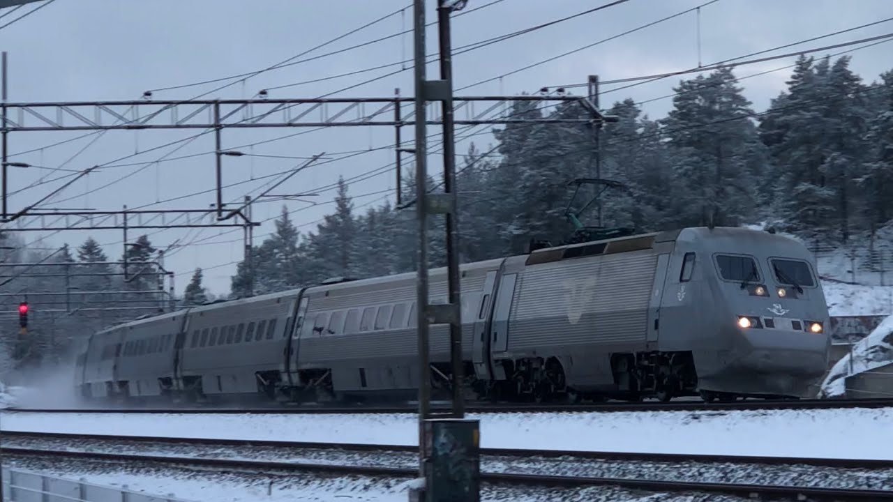 Tåg i Stockholm med snö