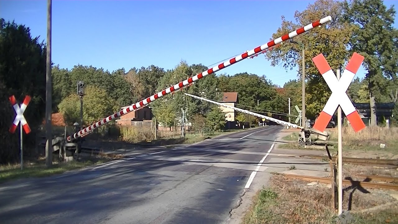 Spoorwegovergang Flechtingen (D) // Railroad crossing // Bahnübergang
